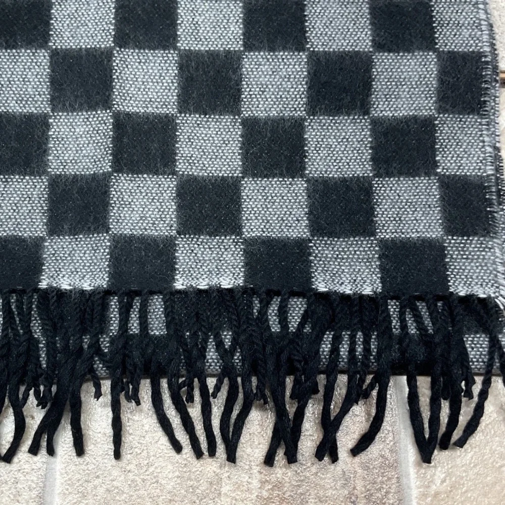 D&Y Softer Than Cashmere Black Grey Checkered Scarf Fringed Acrylic Knit Unisex